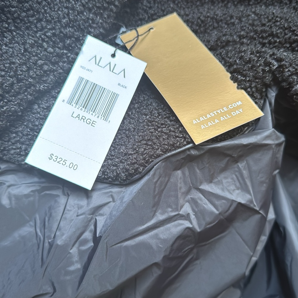 ALALA Verbier Puffer Coat - Picture 14 of 14
